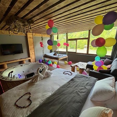 ריזה Wooden Palace V.I.P Suit מראה חיצוני תמונה